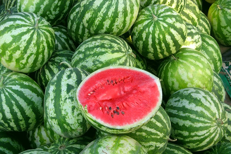 Sprzedam brzoskwinie rozmiar kalibru: średni, duży