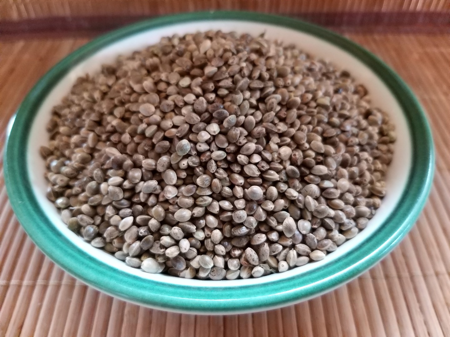 Ziarno Konopi (Sativa) gatunek USO31 Konopia Łuskana z własnej produkcji, ( certyfikat Olej Konopny, najwyższej jakości, tłoczony na zimno ( certyfikat) mąka