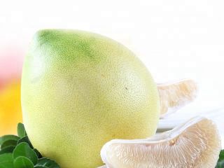 Jesteśmy bezpośrednim producentem pomelo, mamy dwie bazy do sadzenia