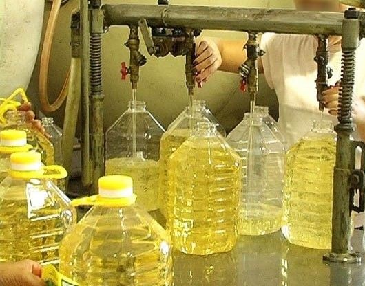 Jesteśmy producentami olejów roślinnych i produkujemy różnego rodzaju rafinowany olej roślinny i surowy olej roślinny