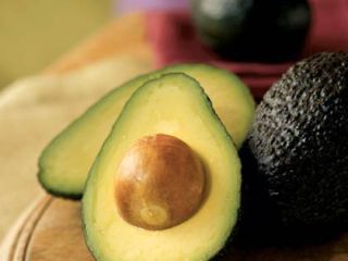Kup świeże odmiany Avocado z Peru w niskiej cenie