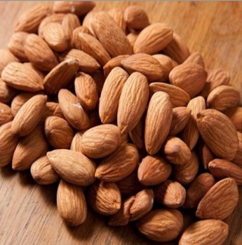Migdały ze skorupką i bez skorupy Produkt: Surowe organiczne orzechy migdałowe Smak: typowy przyjemny smak migdałów, lekko ściągający