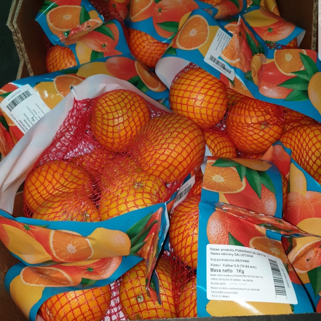 Pomarancza siatka masa netto 1kg Odmiana: SALUSTIANA Pochodzenie: HISZPANIA KALIBER: 5-6 22tony