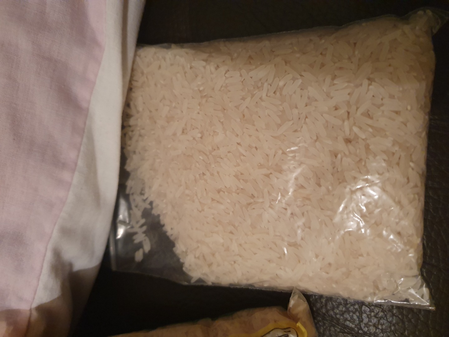 Posiadamy w sprzedazy wysokiej jakosci ryz dlugoziarnisty z plantacji o najwyższych standardach produkcji pochodzący z Gujany Brytyjskiej