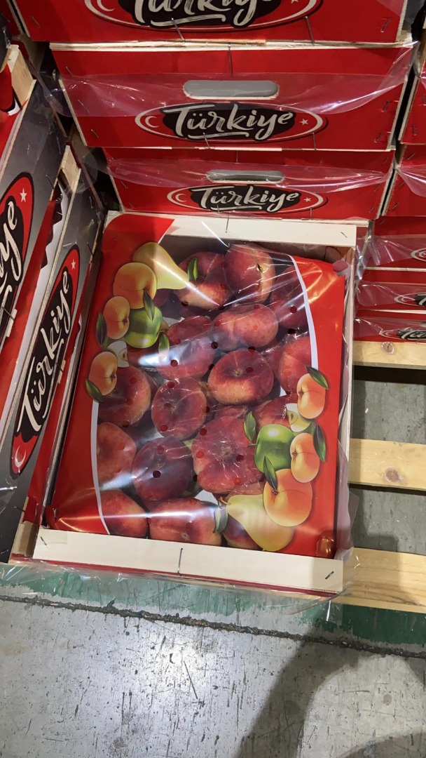 oferujemy egzotyczne owoce i warzywa (sprzedaż przez cały rok): brzoskwinie, płaskie brzoskwinie, nektarynki, morele, śliwki, truskawki, jagody i maliny