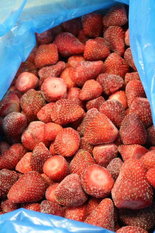 Mrożona truskawka z Egiptu 1,06 euro / kg Odbiór z Bolimowa (Polska) lub dostawa za dodatkową opłatą (Viber, What's Up) Mrożona truskawka 1,06 euro / kg Odbiór