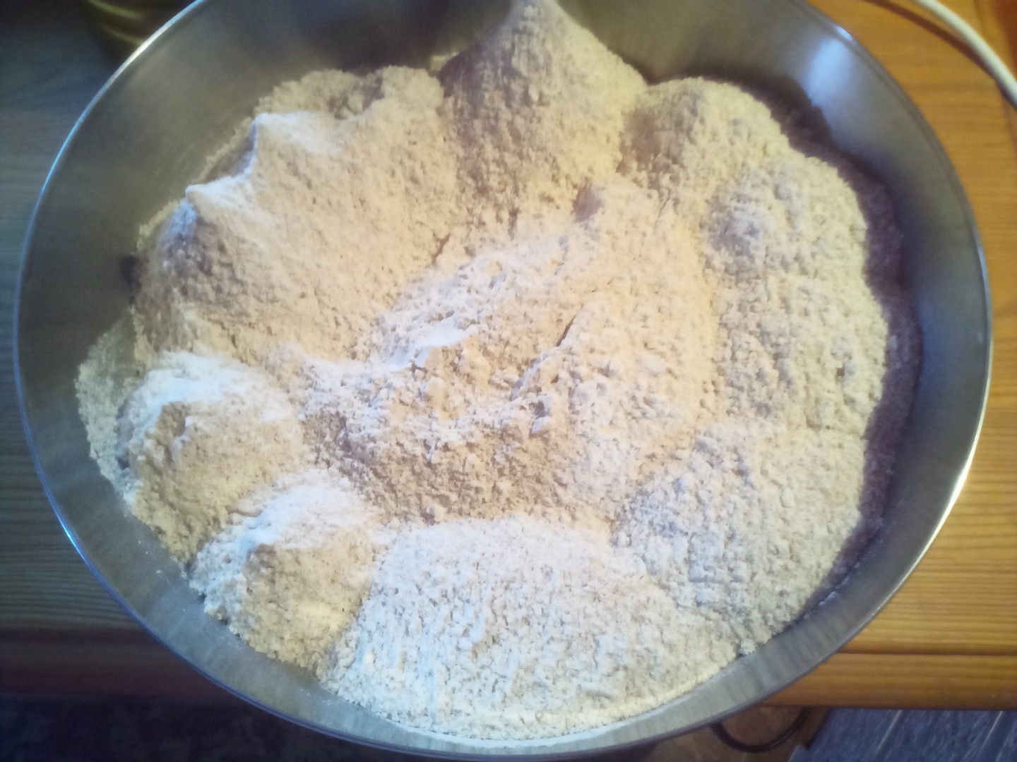 Oferuję do sprzedaży ekologiczny, kamienny młyn, świeżo mieloną mąkę pełnoziarnistą, zarówno w małych jak i dużych partiach! Cena: luzem 350 HUF / kg 1-4 kg