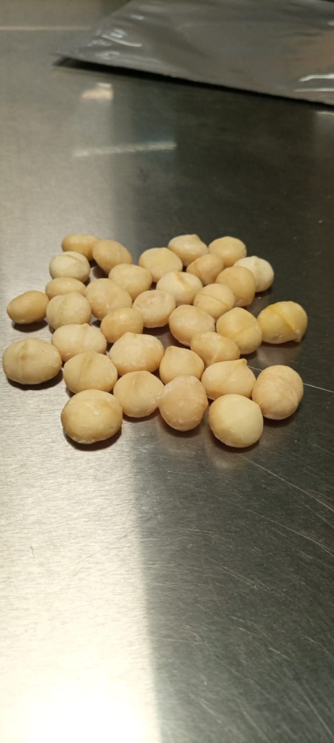 Jesteśmy rolnikami i producentami orzechów makadamii oraz wszystkich wyrobów z nich: mąka,olej,maslo(nut butter) , makarony,mleko...