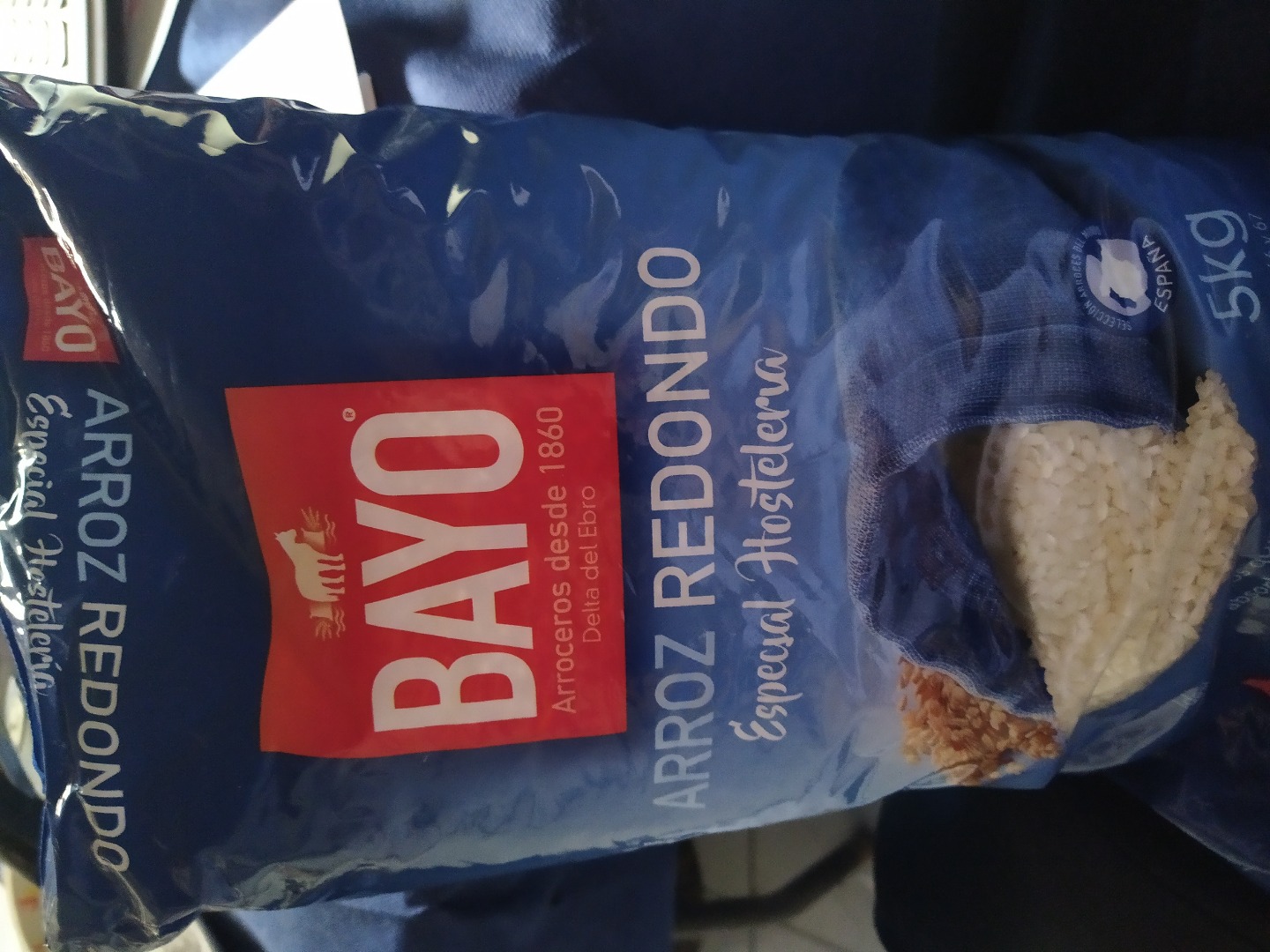 Sprzedaję okrągłą paletę ryżową marki BAYO, w opakowaniach po 5 kg, na składowanie w naszych magazynach