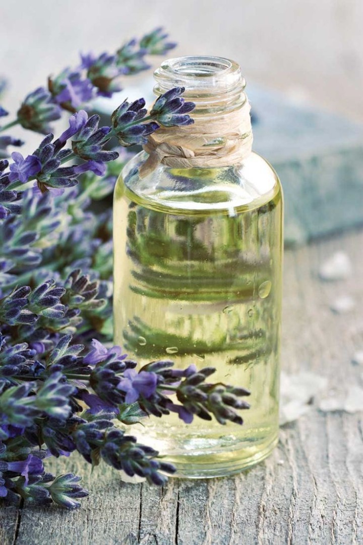 Sprzedam 100% naturalny olejek lawendowy pochodzenia Bułgarii z własnej produkcji z certyfikatem laboratoryjnym