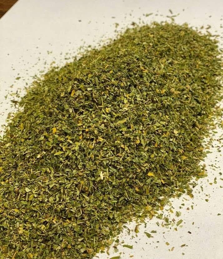 Suszone kwiaty konopi CBD Futura 75 do ekstrakcji Jako producent, Sefir Polska oferuje wysokiej jakości suszone kwiaty konopi CBD do ekstrakcji do celów