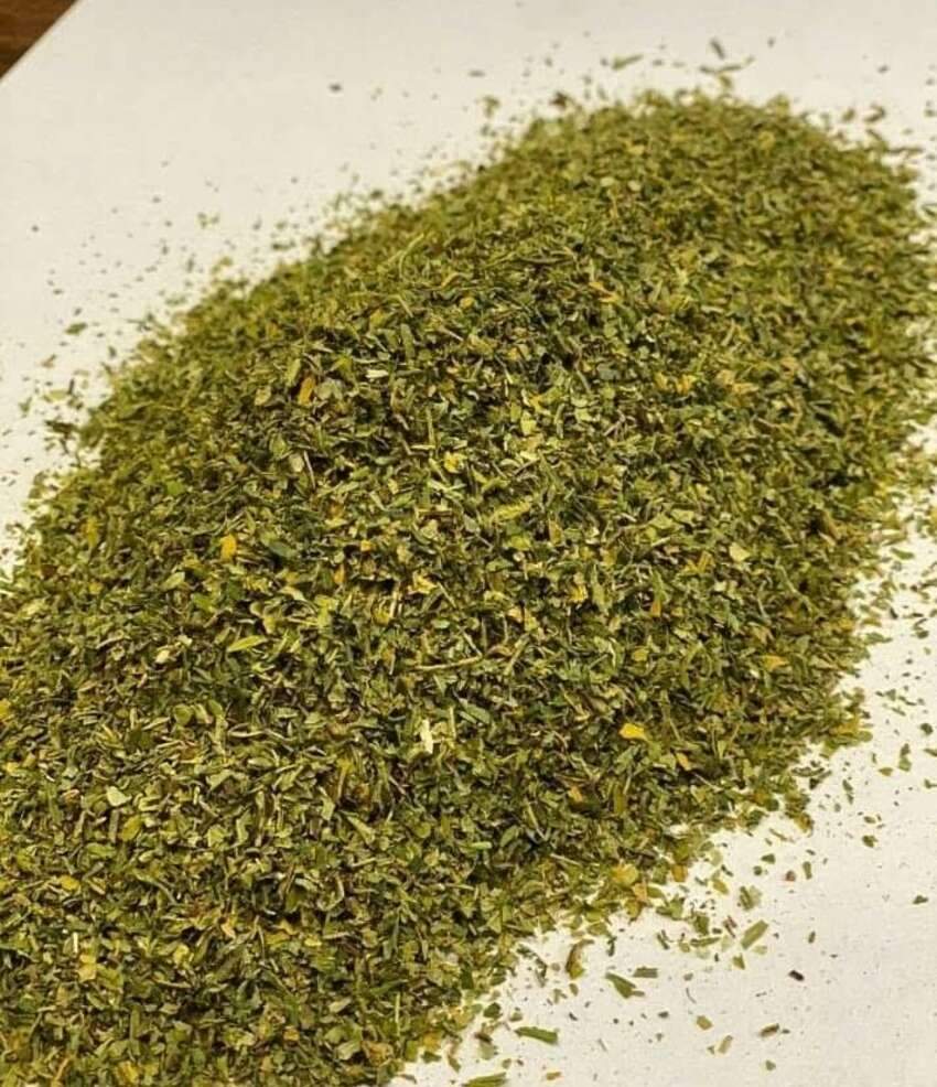 Suszone kwiaty konopi CBD Futura 75 do ekstrakcji Jako producent, Sefir Polska oferuje wysokiej jakości suszone kwiaty konopi CBD do ekstrakcji do celów