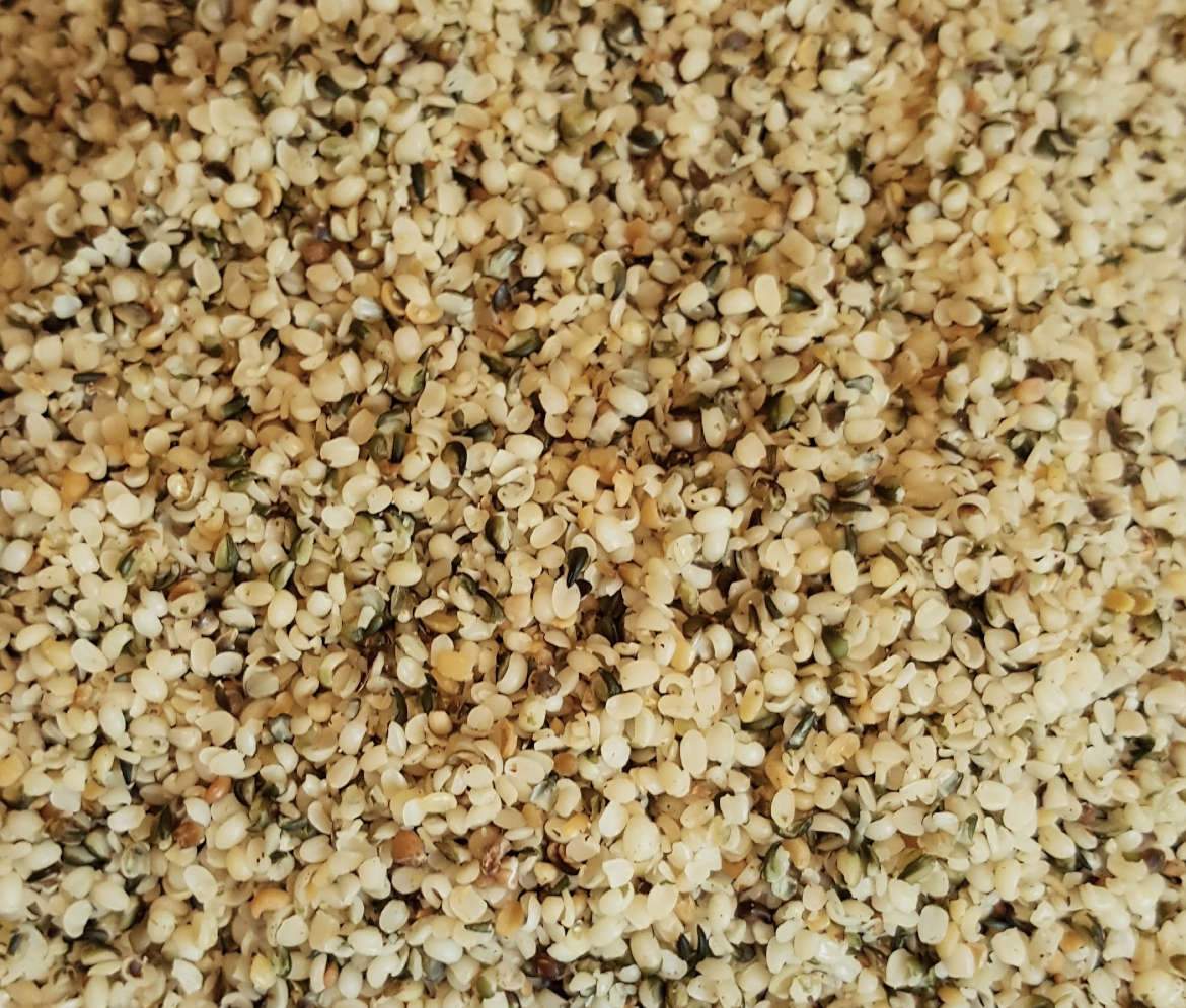 Łuskane Nasiona Konopi / Łuskane Nasiona Konopi - od producenta (Cannabis Sativa L.) Jako producent Sefir Polska oferuje wysokiej jakości łuskane nasiona