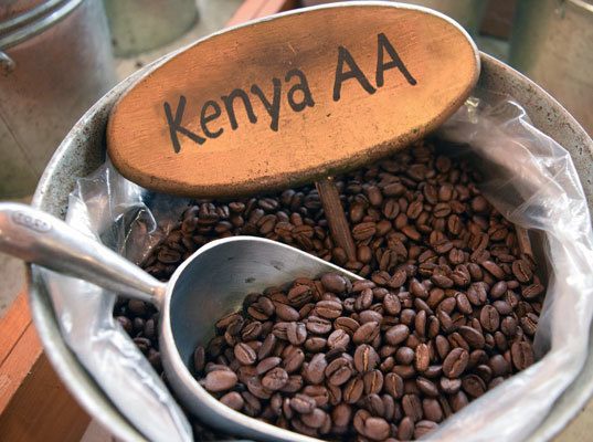 Ziarna kawy ROBUSTA Cena: 12,58 USD/kg Minimalne zamówienie: 10 000 kg Metoda przetwarzania Robusta: Natural Klasa: B (14-15 sc) Waga: 50-60 kg / worek