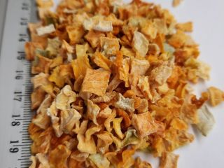 suszone kostki dyniowe 5x5mm, pakowane w papierowe worki po