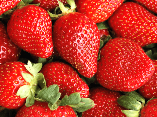 Whole Red and Juicy Strawberries Czerwone i soczyste, domowe