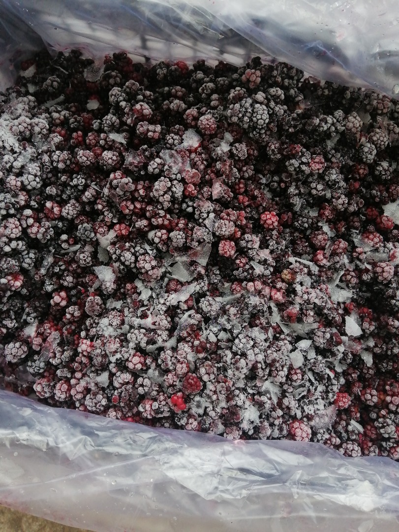mrożone jeżyny i mrożone truskawki, mrożone owoce mrożone figi mrożona pigwa na dżemy i lody oraz gorzelnie
