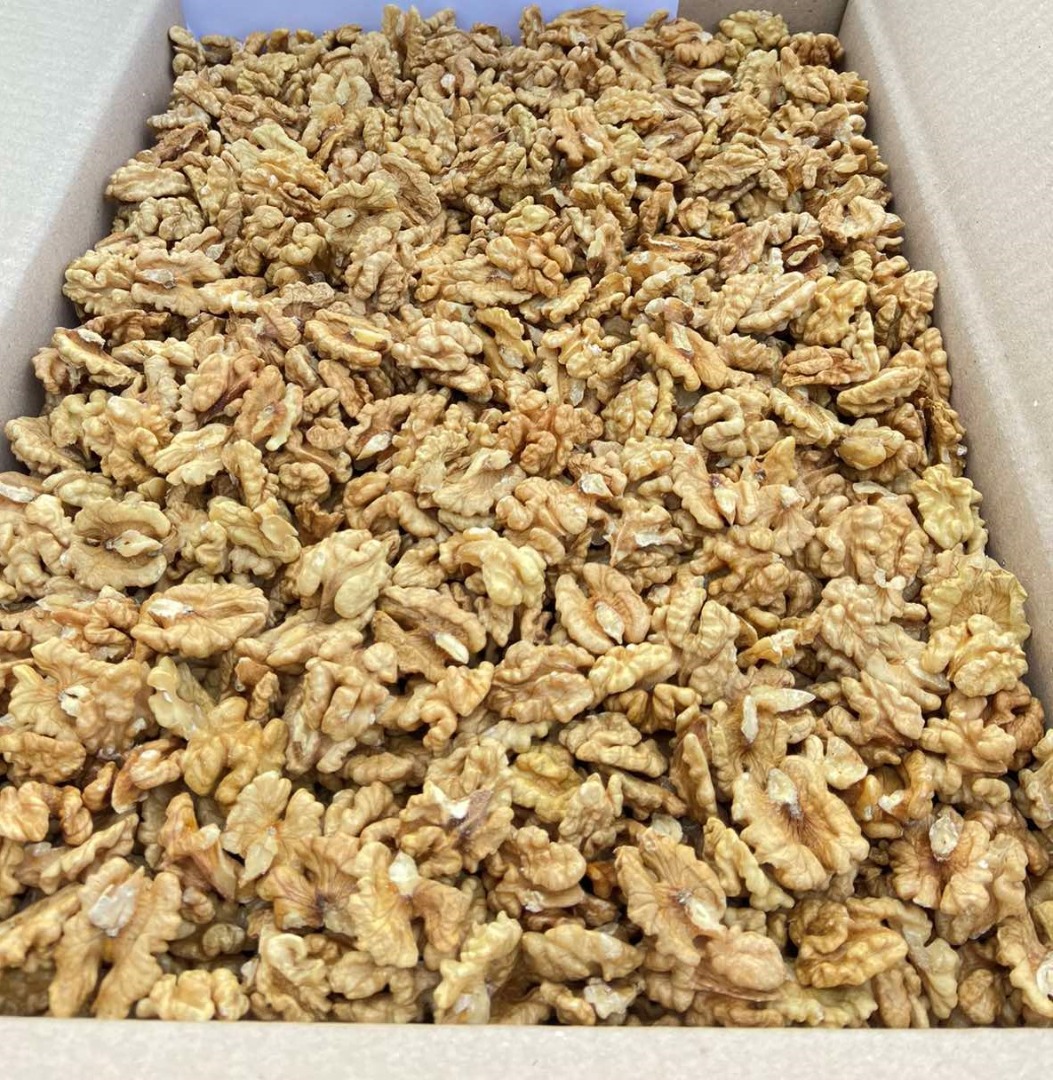 Jesteśmy importerem, oferujemy Państwu Orzechy Włoskie Połówki Premium - 6,4 euro/kg