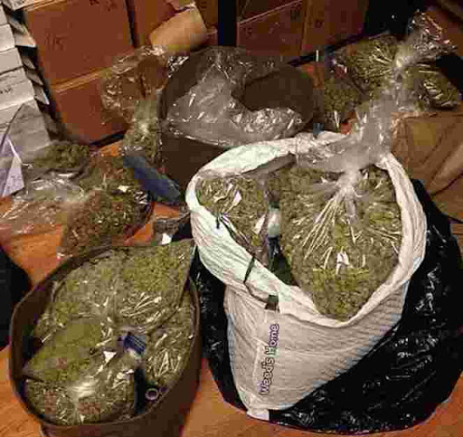 Witam, Wysokiej jakości szczepy marihuany wielu rodzajów rusztów AA +, SOUR DIESEL, OG KUSH, GREEN CRACK, jadalnych i oleju CBD, MOONROCK, koks, keta