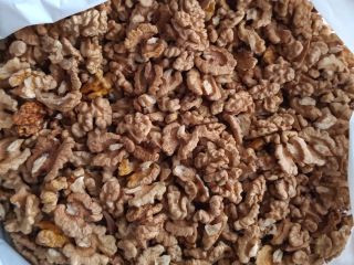 Witam, Sprzedam 11 kg orzechów włoskich tegorocznych. Orzechy są