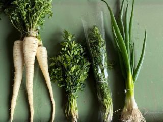 Do sprzedania świeże warzywa OD PRODUCENTA,cebula,pietruszka,koperek. Ogromne ilości. Żądaj