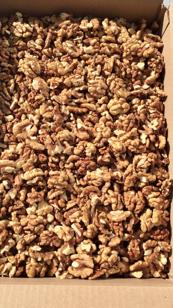 Sprzedam dobrze wyselekcjonowane orzechy włoskie, pakowane w pudełka po 10 kg