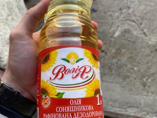 Posiadamy olej słonecznikowy w Polsce, cena 1,75 € za
