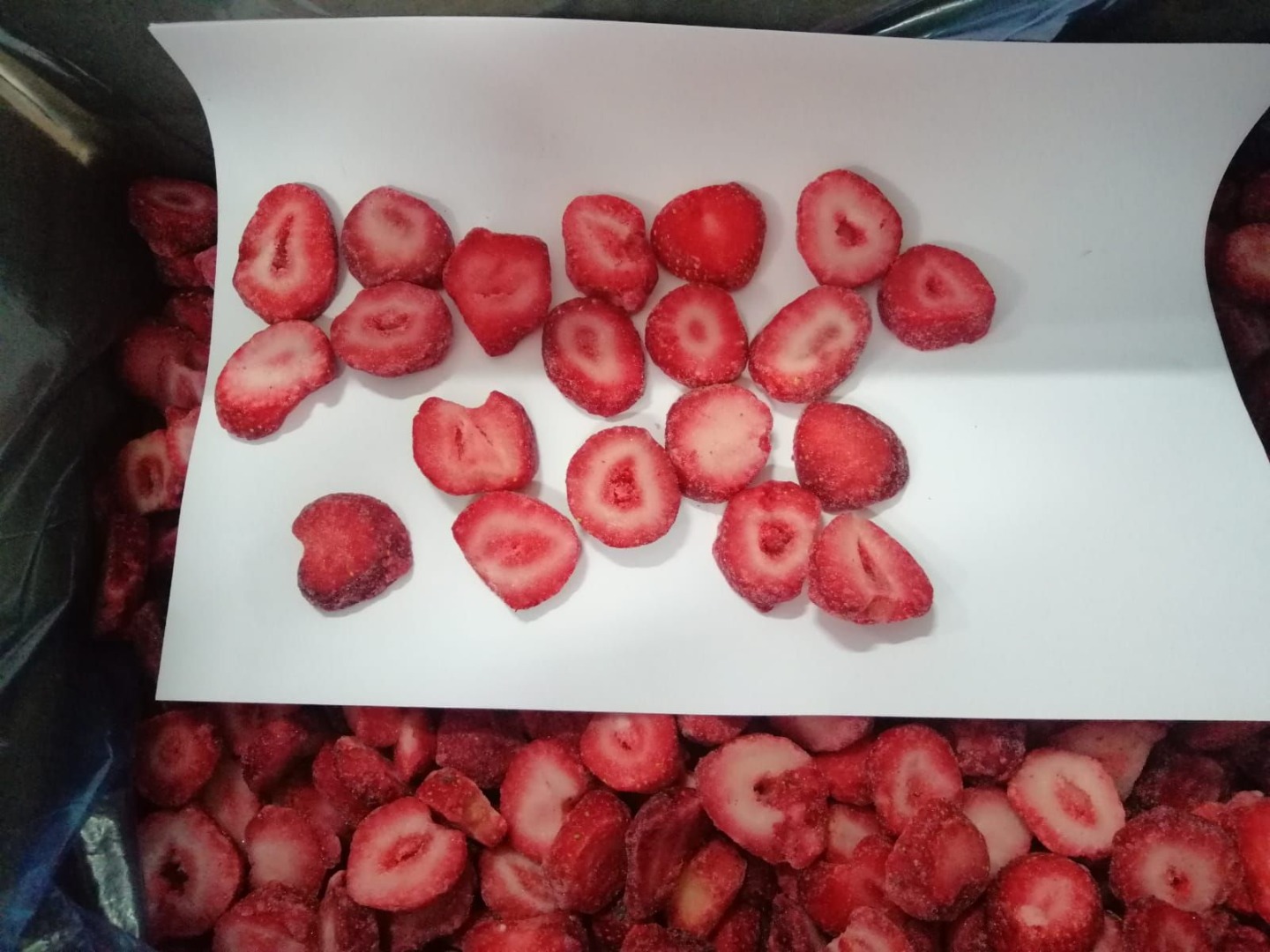 Sprzedam truskawkę IQF, klasa: A, kraj pochodzenia: Turcja, odmiana: Camarosa, opakowanie: karton 10 kg, - niekalibrowana, cena : 1,80 EURO/kg DAP Polska