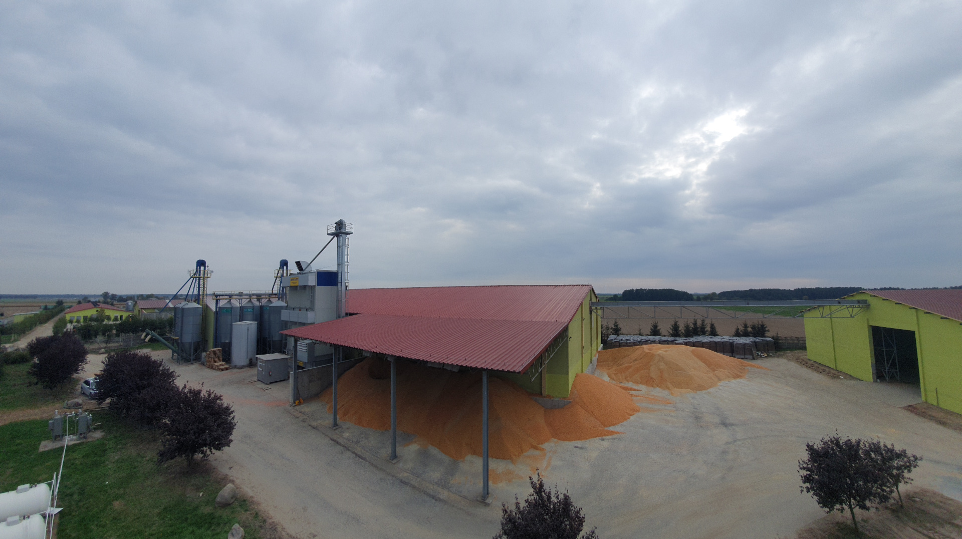 Witam, tak jak w ogłoszeniu, kupię mokrą kukurydze Skup czynny codziennie 24h / 7 dni Cena 940 brutto - rolnik ryczałtowy Cena 880 netto - podatnik vat Ceny