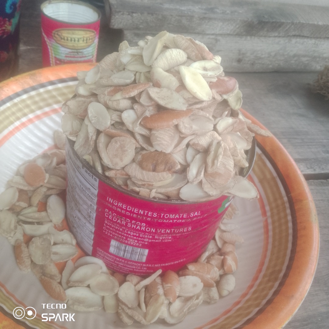 Sprzedaję płatki manioku, kukurydzę, olej palmowy, raki, kredę lokalną, melon, kulikuli itp
