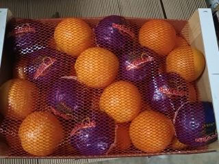 Mam do zaoferowania pomarańcze prosto ze słonecznej Hiszpanii. Owoce