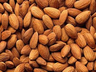 Certyfikowany producent sprzedaje migdały z własnej produkcji, zbiór 2022,