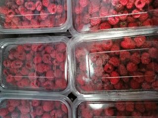 Mrożone maliny w zapiekankach 500 g, cena 28 lei,