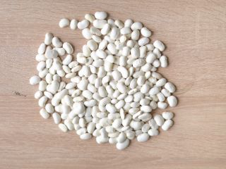 Witam Sprzedam Fasolę biała w rozmiarze: 100-120/100g, 70-80/100g. Ilości