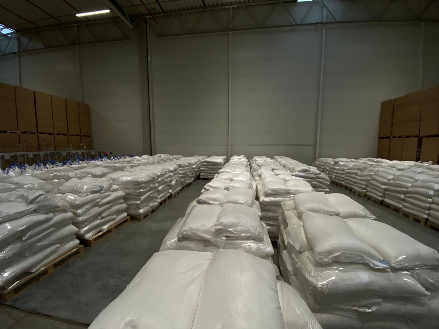 Posiadany buraczany CUKIER na stanie BIelany Wrocławskie CUKIER (worki 50 kg) CENA: 4,39 PLN/ netto za kilogram z dostawą na paletach EURO Ilość 15-20 worków