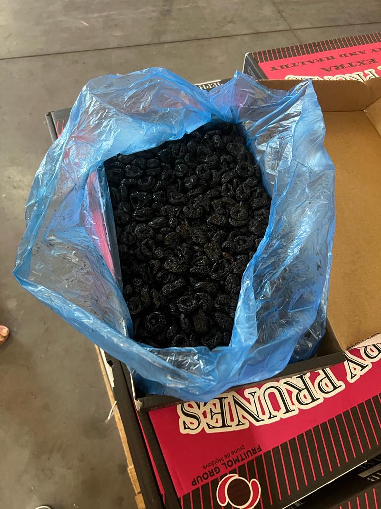 Mamy kilka ofert: 1) suszone śliwki (bez pestek) wilgotność (32%-34%), kartony 10 lub 5 kg każdy, z folią spożywczą w środku, cena - 3,63€/kg; 2) suszone