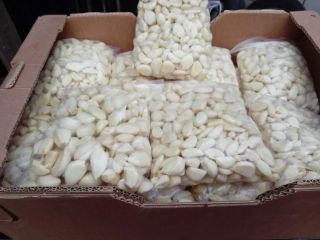 Sprzedaż czosnku obranego- ząbki. Produkt polski, idealny do spożycia