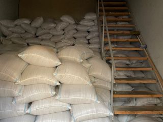 Produkt jest wysokiej jakości. Każdy worek zawiera 40 kilogramów