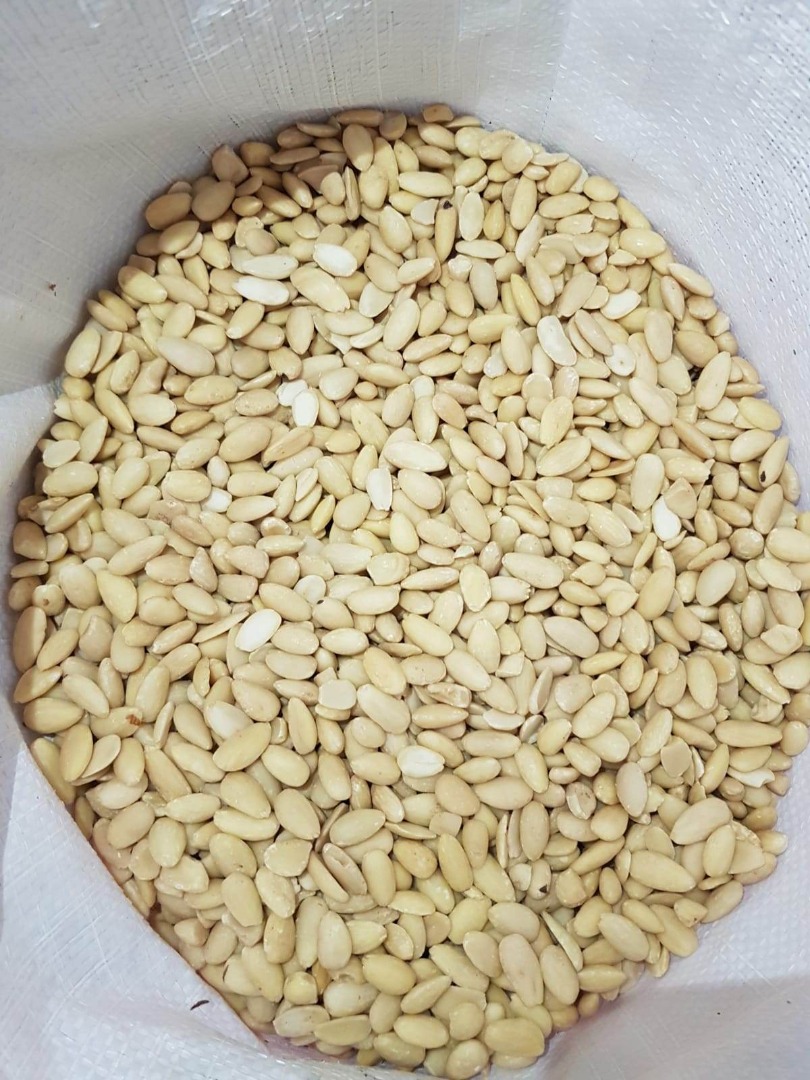 Sprzedam: orzechy nerkowca całe 5 ton cena 27zł/kg orzechy nerkowca połówki 5 ton cena 21,95zł/kg orzechy laskowe łuskane 28zł/kg migdały kalifornijskie