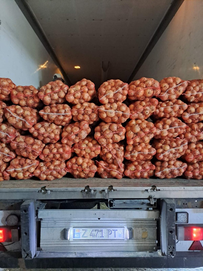 Sprzedam 300 ton cebuli kaliber 5+