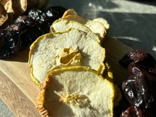 SPRZEDAM SUSZONE OWOCE JABŁKO ŚLIWKA GRUSZKA MOŻLIWY TAKCKA MIX