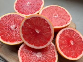 Witam, mam do sprzedania Grejpfruty ze świeżej dostawy 20.11.2023