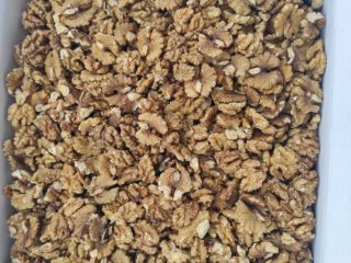 Sprzedam 1000-2000 kg orzechów włoskich łuskanych-mix 40-50% Pakowane po