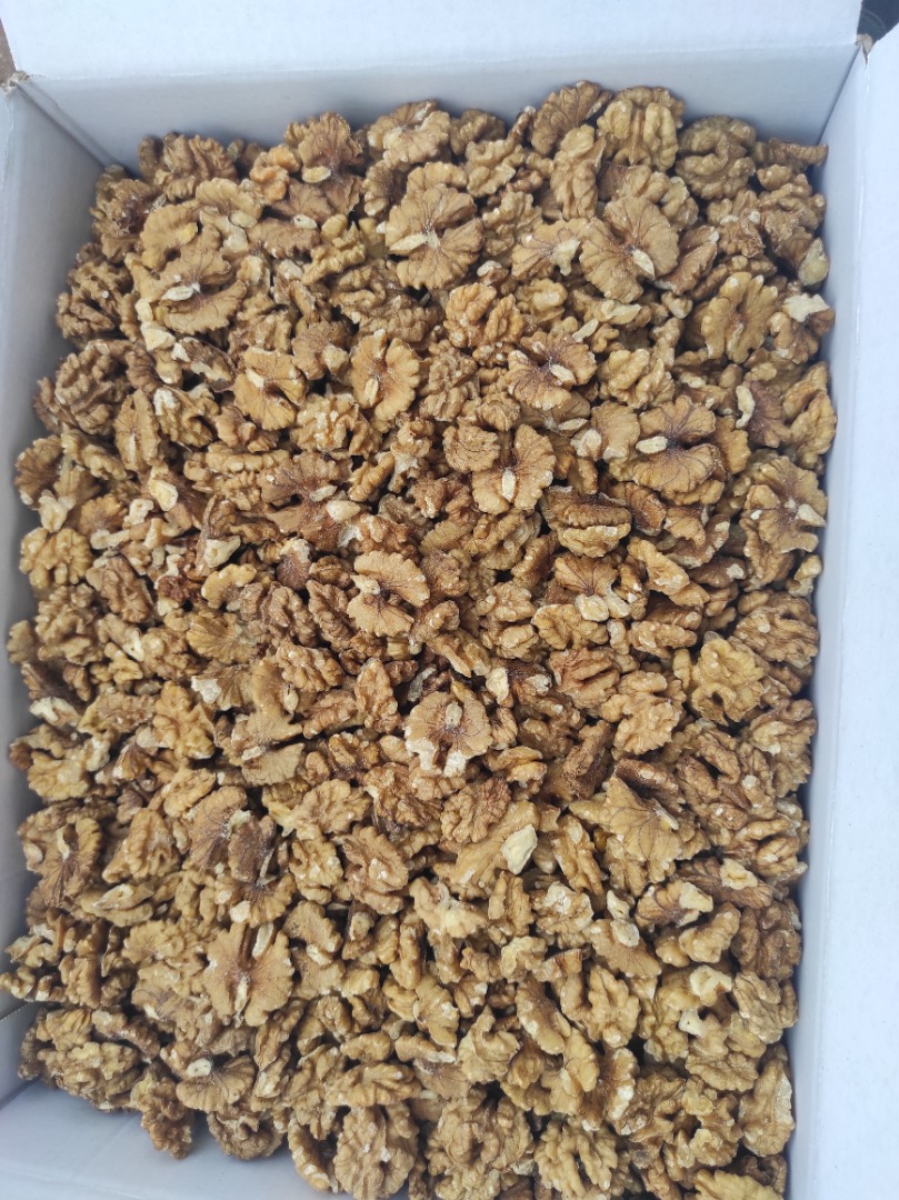 Sprzedam 1000-2000 kg orzechów włoskich łuskanych-mix 40-50% Pakowane po 10 kg w kartonie lub w worek 30kg