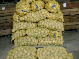 Oferuję ziemniaki odmiany valdivia (woskowa) i chiara (przeważnie woskowata).Ziemniaki