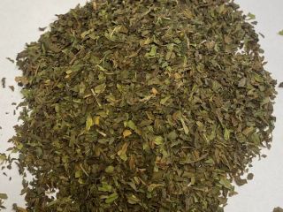 Oferujemy na sprzedaż miętę pieprzową. Aromatyczna, kolor ciemnozielony. Opakowania