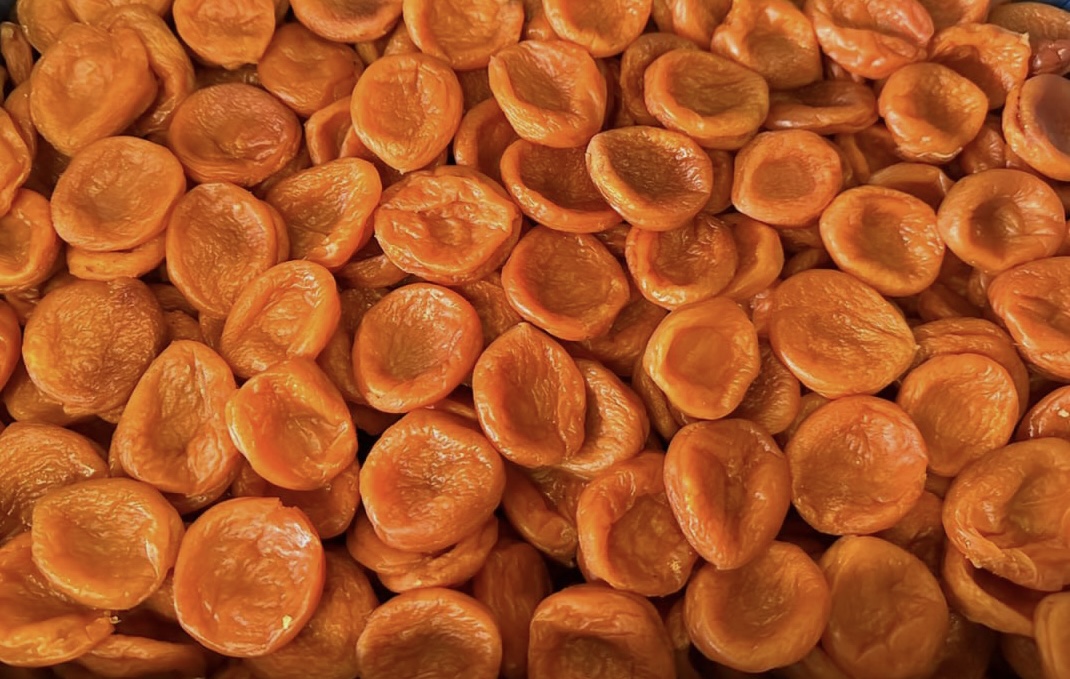 Firma Dalinuts sprzeda rodzynki, morele, orzech laskowy, prażone solone pistacje, pieczoną ciecierzyce