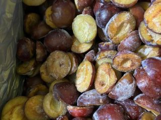 Sprzedam bez pestek, pakowane w kartony po 10 kg