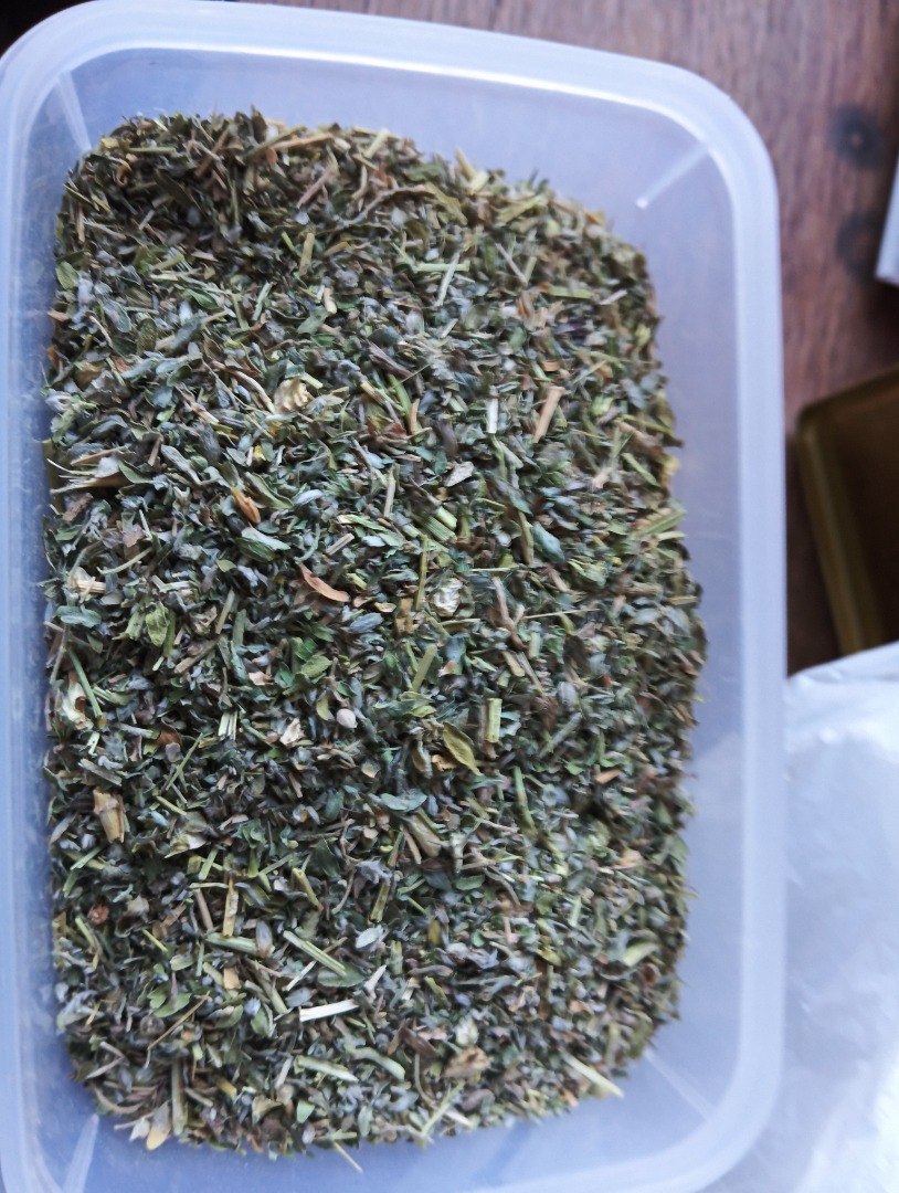 Oferujemy do sprzedaży susz buzdyganka,łacińska nazwa Tribulus, Opakowanie minimalne worek 15 kg,na palecie 17 worków.Pochodzenie Bułgaria