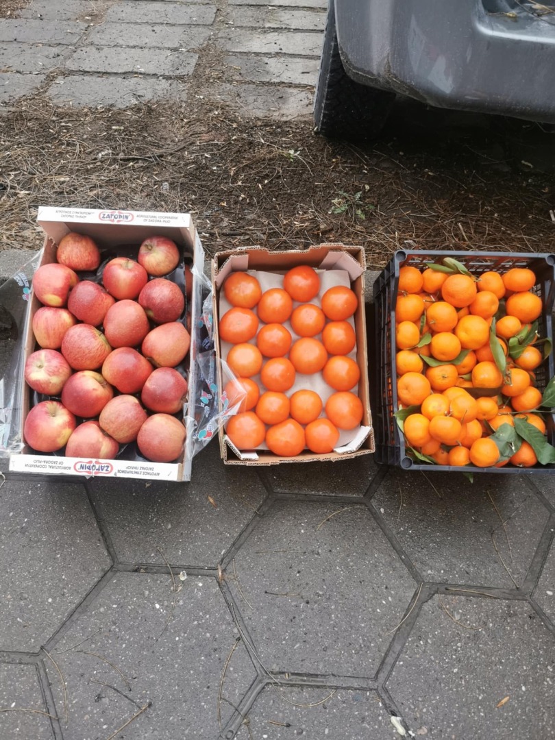 Mandarynki hurt z Grecji, dwie palety, kasety plastikowe cena 1,50 BGN/kg Posiadam również pomidory 3 BGN za kg i jabłka 1,50 BGN/kg, aby uzyskać więcej